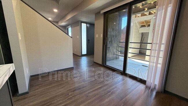 Building Photo - 1741 Ridgehaven Ct