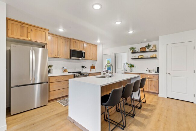 Building Photo - Work Live Unit - At Home Business