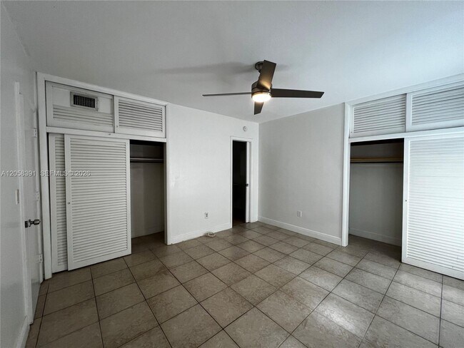 Building Photo - 2072 NE 169th St