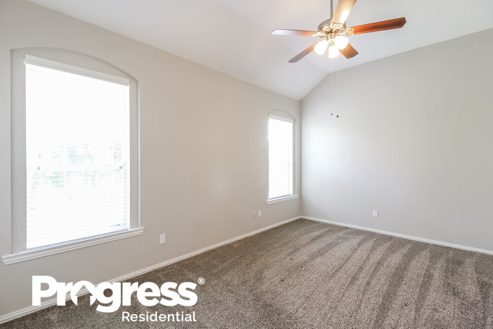 Building Photo - 828 Pinnacle Cir