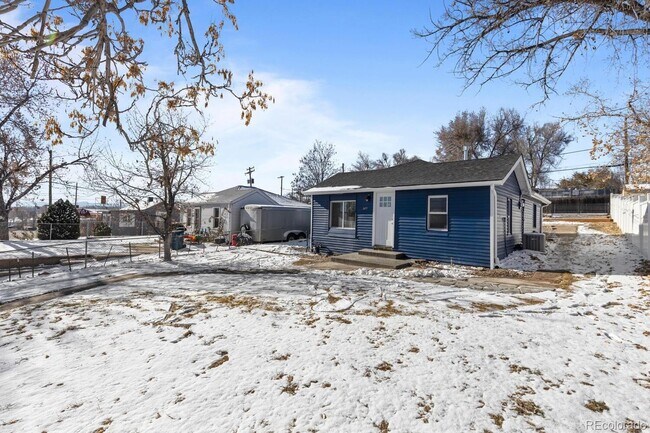 Building Photo - For Rent – Renovated 3 Bedroom Bungalow in Englewood