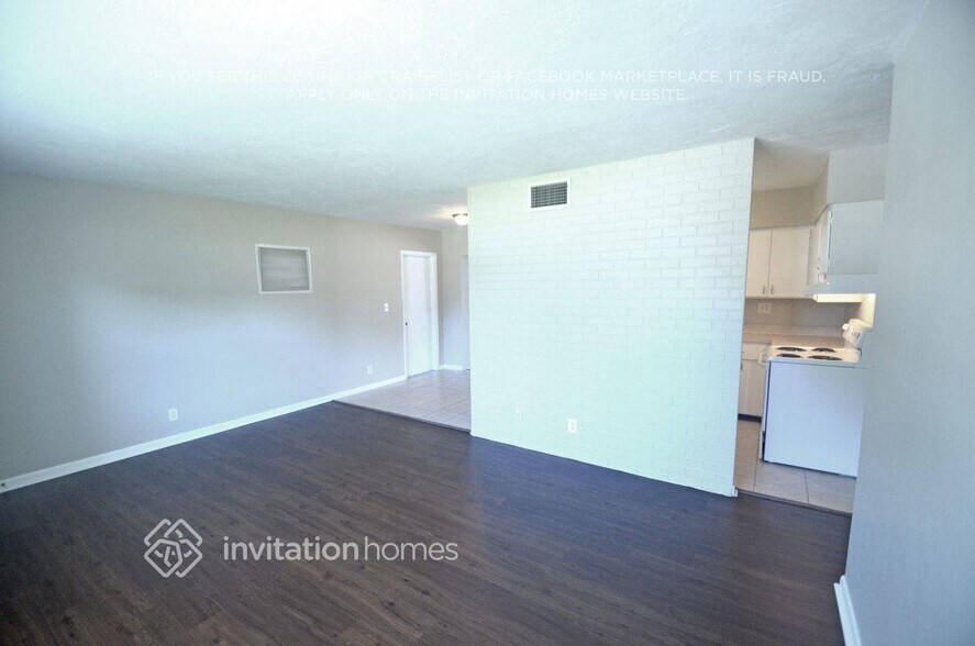 Building Photo - 1355 Stratford Dr