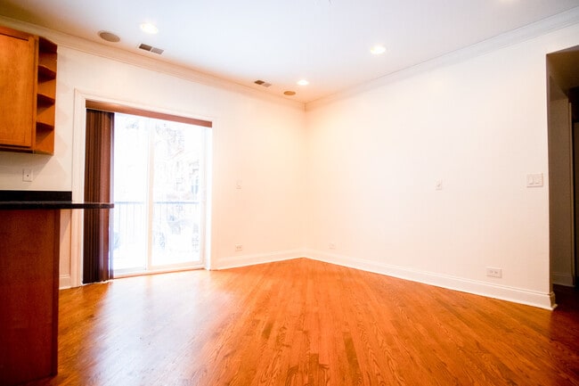 Building Photo - 2319 W Rosemont Ave