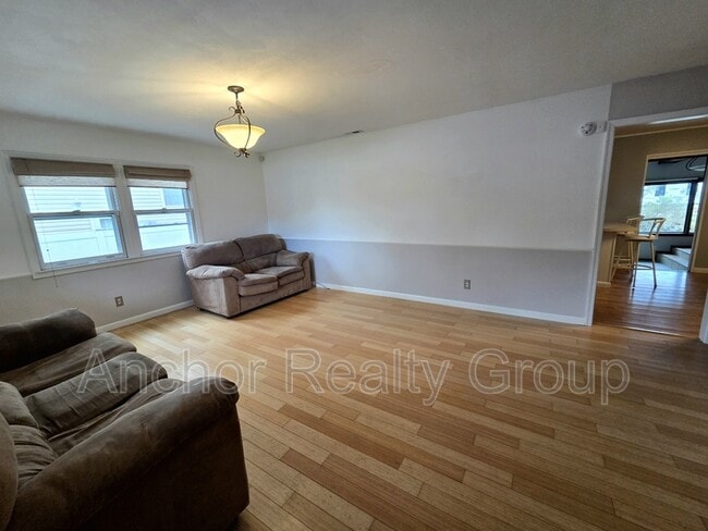 Building Photo - 14 Al St