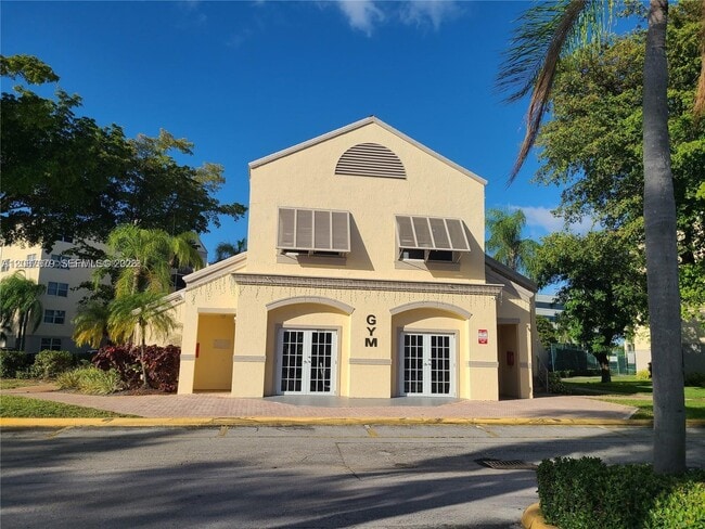 Building Photo - 8245 Lake Dr