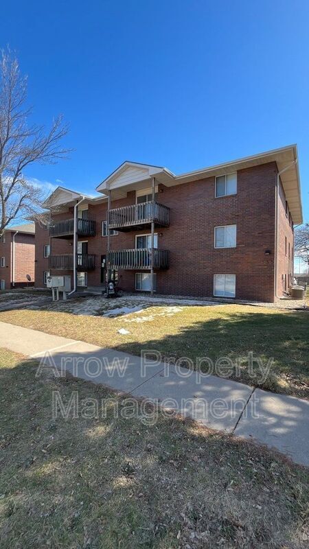 Building Photo - 535 W Saunders Ave