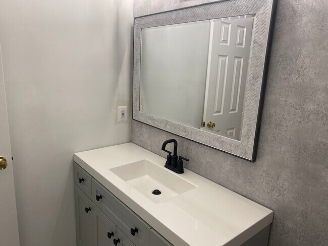 Building Photo - 259 S Pickett St