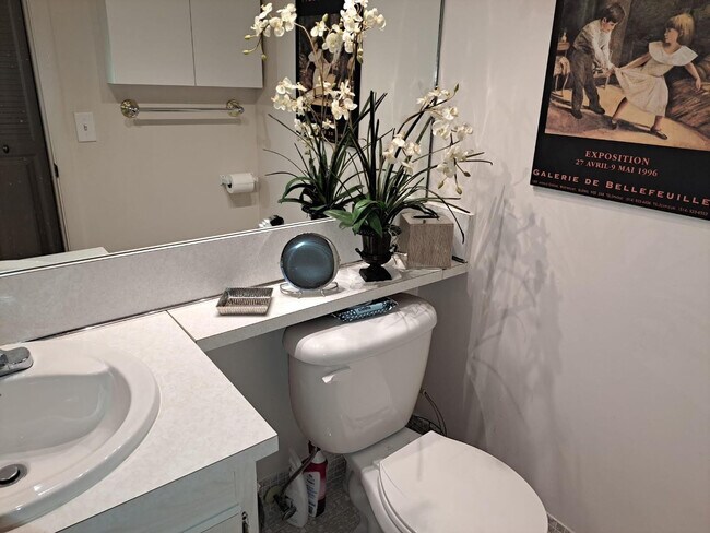 Building Photo - 336 Oakridge N