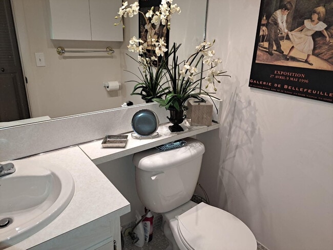 Building Photo - 336 Oakridge S