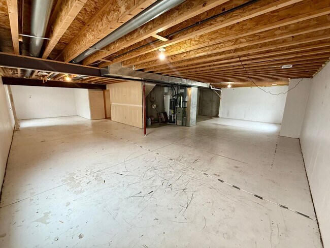 Building Photo - Ranch Style Home Located on Dead-End Street, Easy Access to I-25