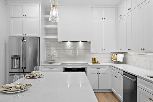 Building Photo - 440 GILMAN Pl