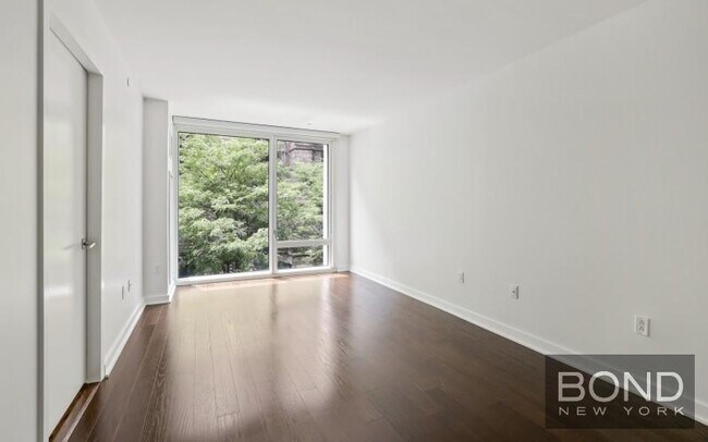 Building Photo - 400 W 113th St