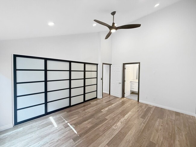 Building Photo - Stunning 2 bed/1.5 bath condo in the desir...