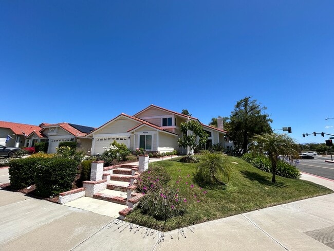 Building Photo - Pool Home