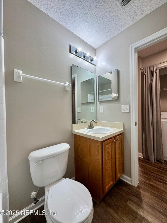 Building Photo - 450 Sherwood Oaks Dr