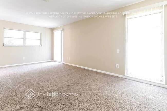 Building Photo - 10350 Bay Hills Dr