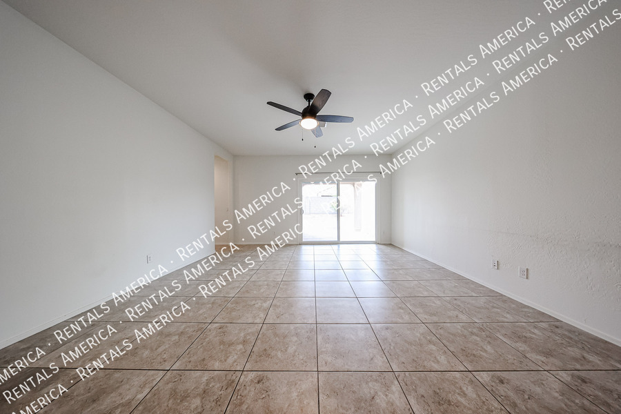 Building Photo - 36387 Pampoloma Ave