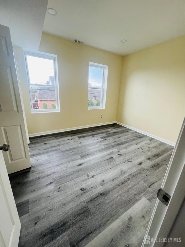 Building Photo - 362 Lawrie St