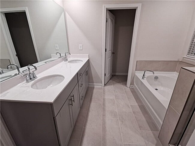 Building Photo - 6025 White Sycamore Pl