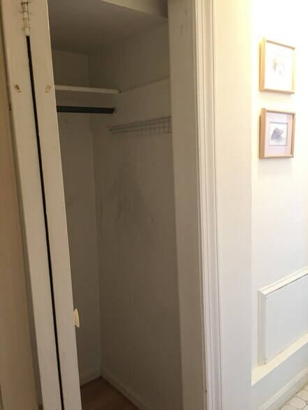 Closet - 4127 River Rd NW