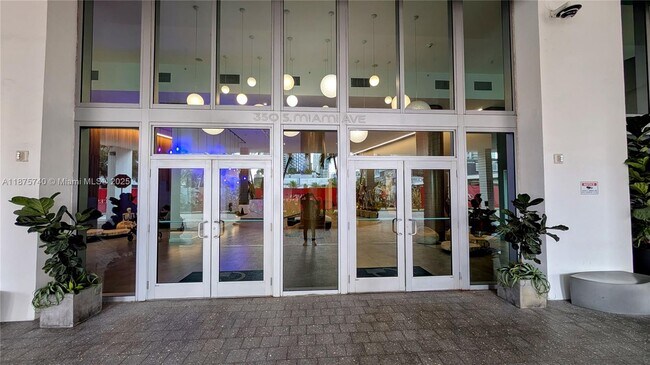 Building Photo - 350 S Miami Ave