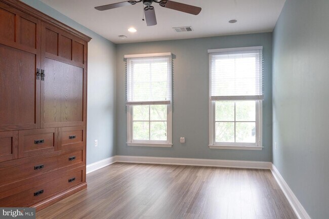 Building Photo - 1115 Cameron St