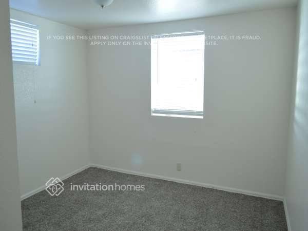 Building Photo - 303 Leonard Ln