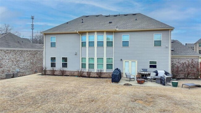 Building Photo - 5525 Nesmith Ct