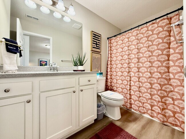 Building Photo - Cozy Equestrian Themed Getaway in Wilmington