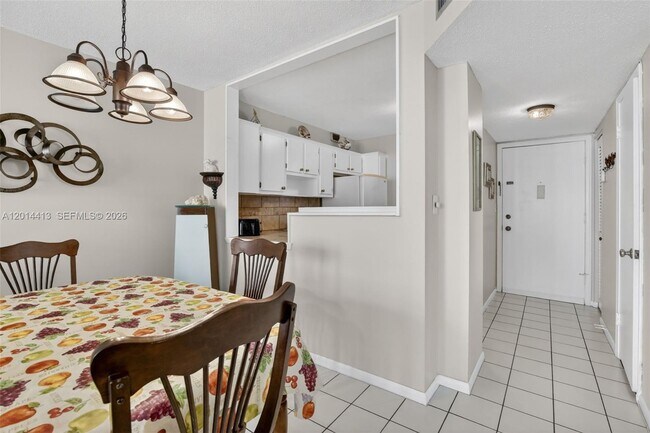 Building Photo - 1817 S Ocean Dr