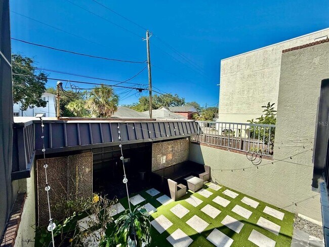 Building Photo - 162 E Davis Blvd