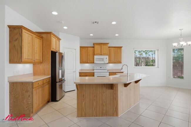 Building Photo - Gorgeous 3 Bedroom Home in SunRiver 55+ Community!