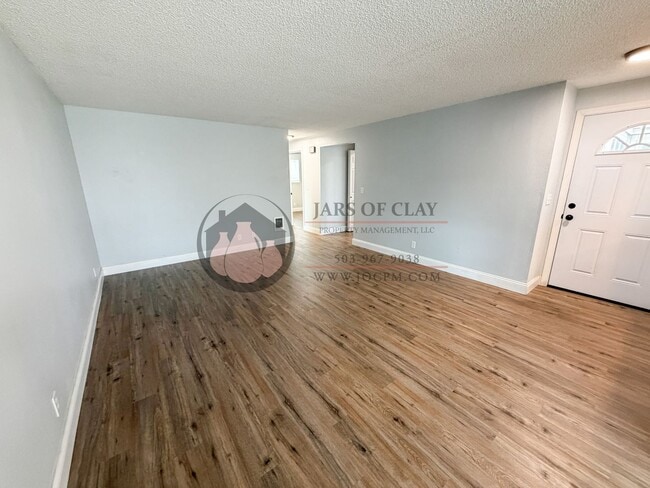 Building Photo - Single Level Duplex- Rent Ready