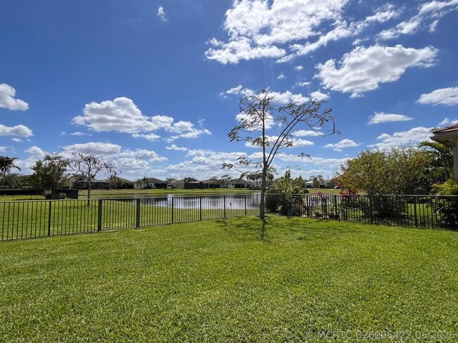 Building Photo - 5663 St Armands Way