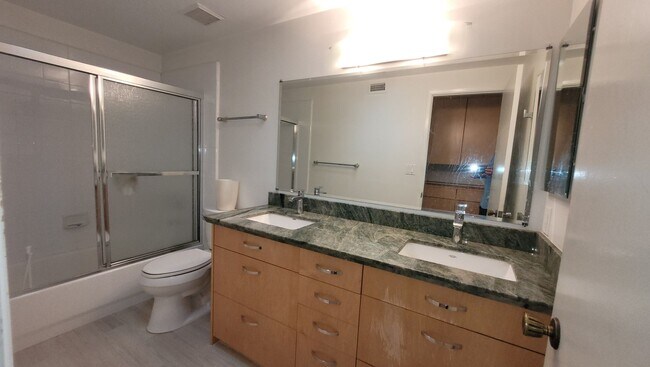 Building Photo - Beautifull 4 Bed 2 Bath In UTC Area