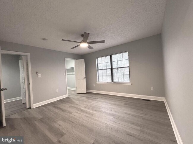 Building Photo - 3 Stout Ct