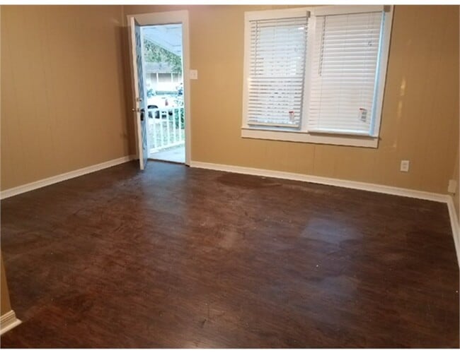 Building Photo - 3922 Wiggins Dr