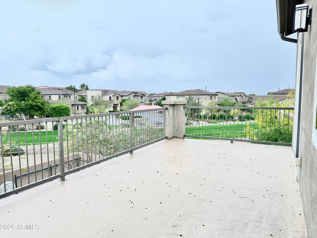 Building Photo - 1732 W Myrna Ln