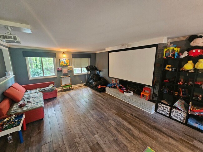 Building Photo - Large Private Lot with 3BR home in Concord!