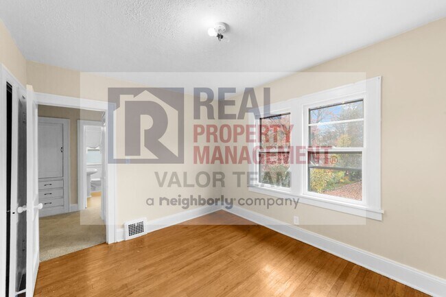 Building Photo - Beautifully maintained 3bd/1.5 bath Coloni...