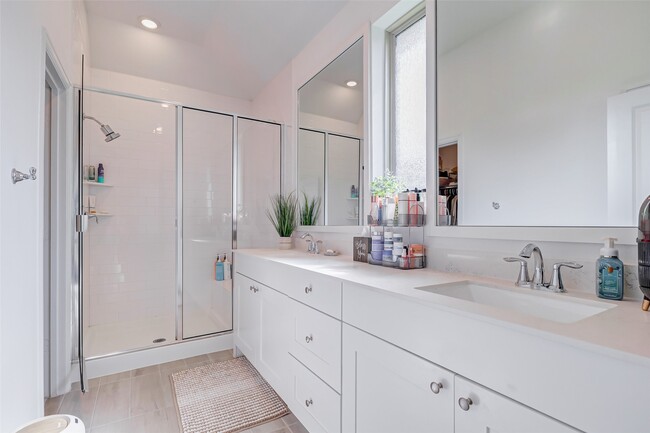 Building Photo - 4919 Shimmer Side Dr
