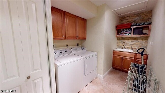 Building Photo - 4180 Looking Glass Ln