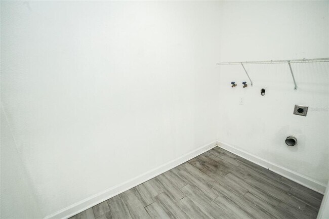 Building Photo - 1007 E 32nd Ave