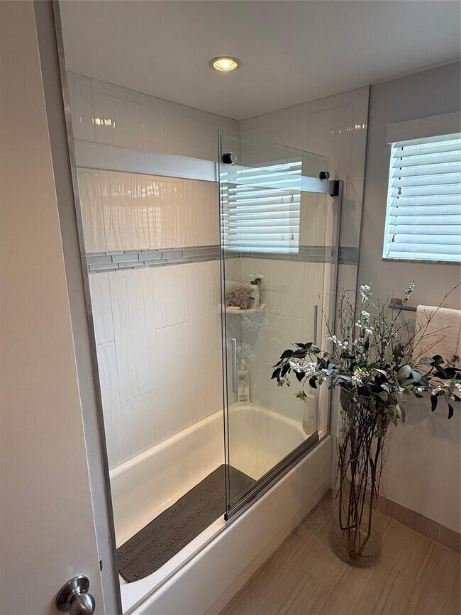 Building Photo - 15126 Ashland St