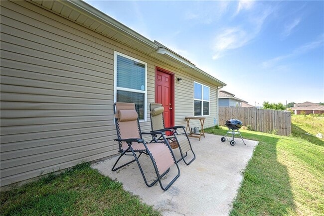 Building Photo - 1221 S Ivory Bill Ln