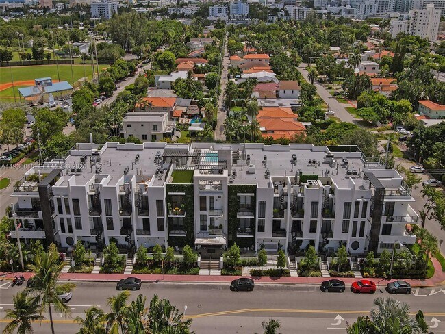 Building Photo - 1030 15th St