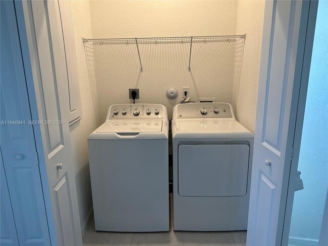 Building Photo - 1336 SE 26th Ter