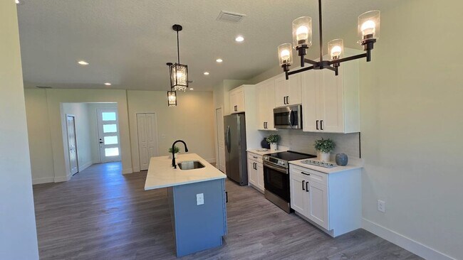 Building Photo - 2862 Pomello Ave SW