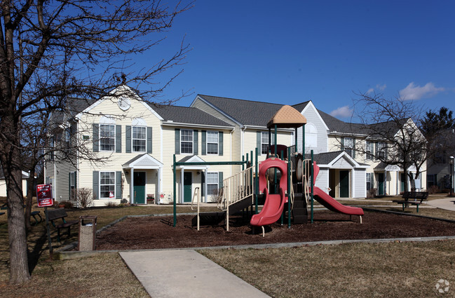 Building Photo - Villas at Orchard Run