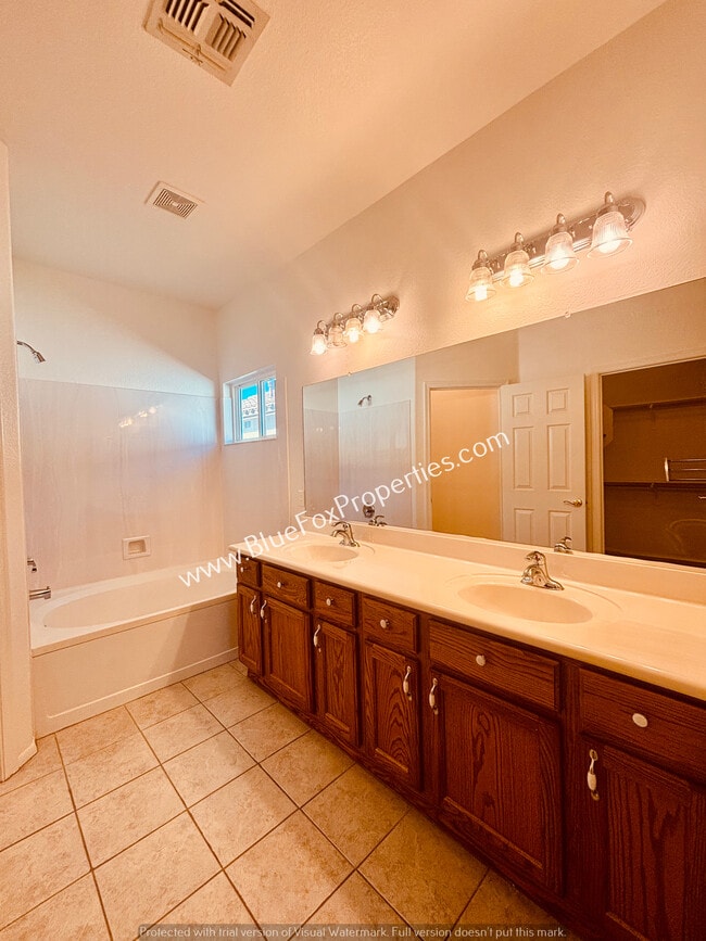 Building Photo - 9744 N Stone Rock Dr